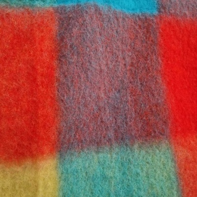 tecido felpudo com padrão quadriculado colorido