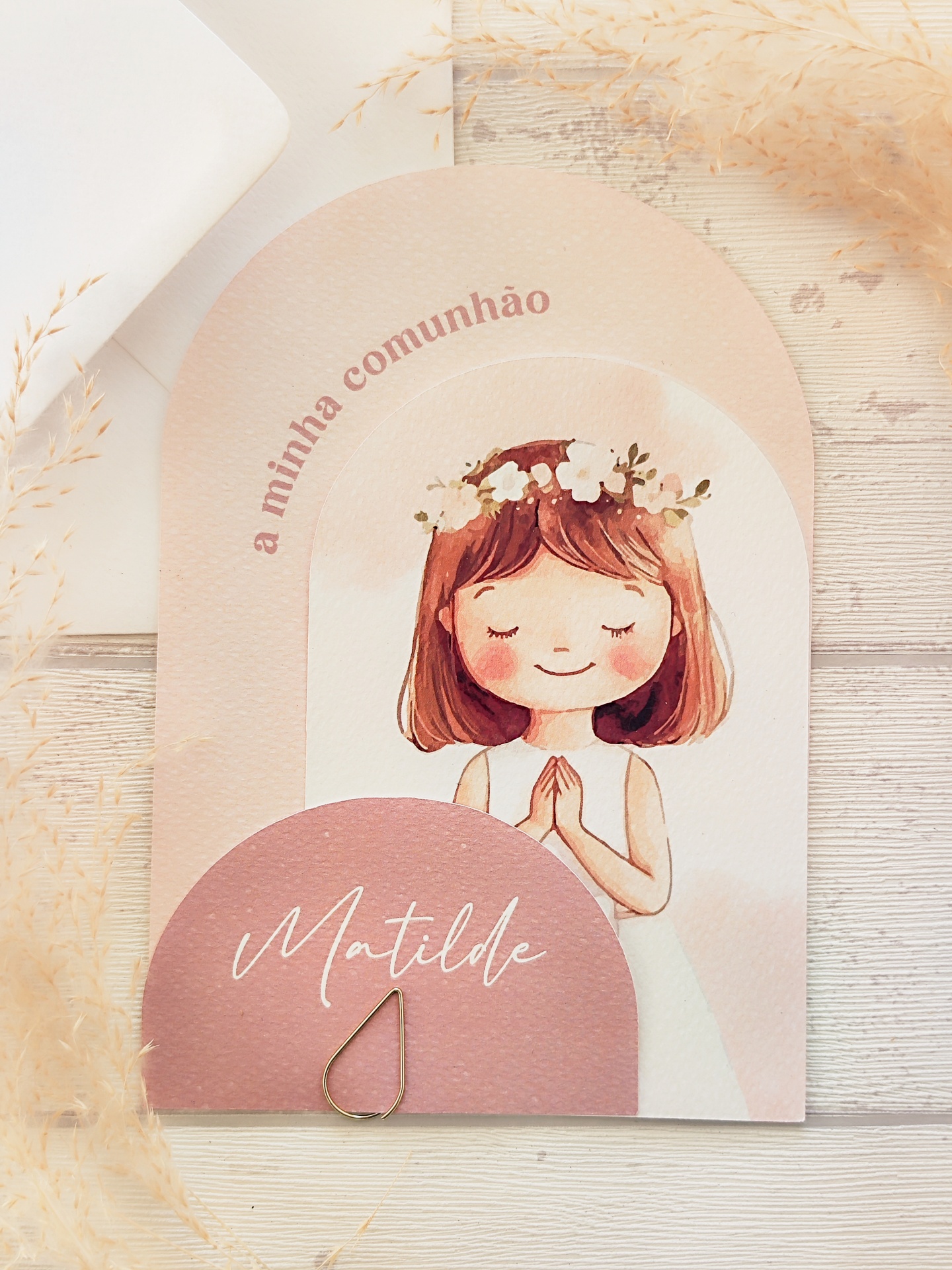 Cartão de comunhão com desenho de menina e texto Matilde