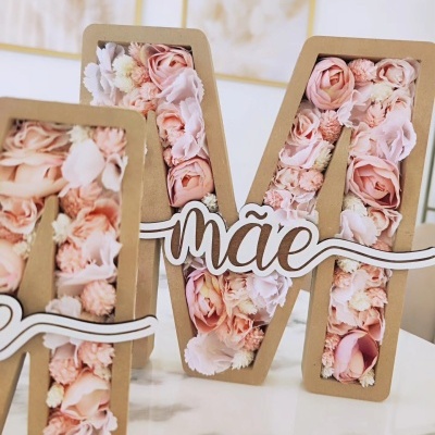 Inicial&#x20;M&#x20;com&#x20;flores&#x20;perfumadas&#x20;&#x1F337;