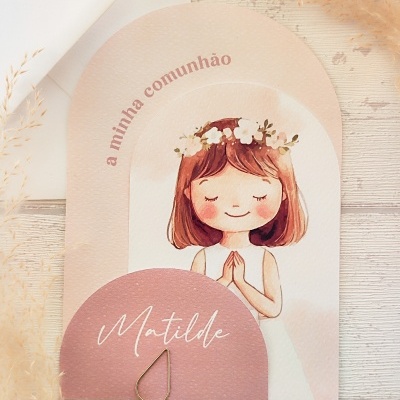 Cartão de comunhão com desenho de menina e texto Matilde