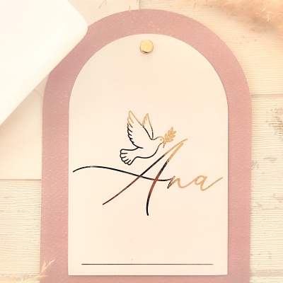 Convite com nome Ana em dourado e pomba, data 17 de Maio de 2026