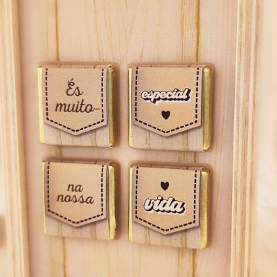 Garrafa&#x20;vinho&#x20;com&#x20;caixa&#x20;em&#x20;madeira&#x20;&#x1F377;