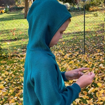 CAMISOLA EM LÃ COM CAPUZ - GLUCKSWINDEL