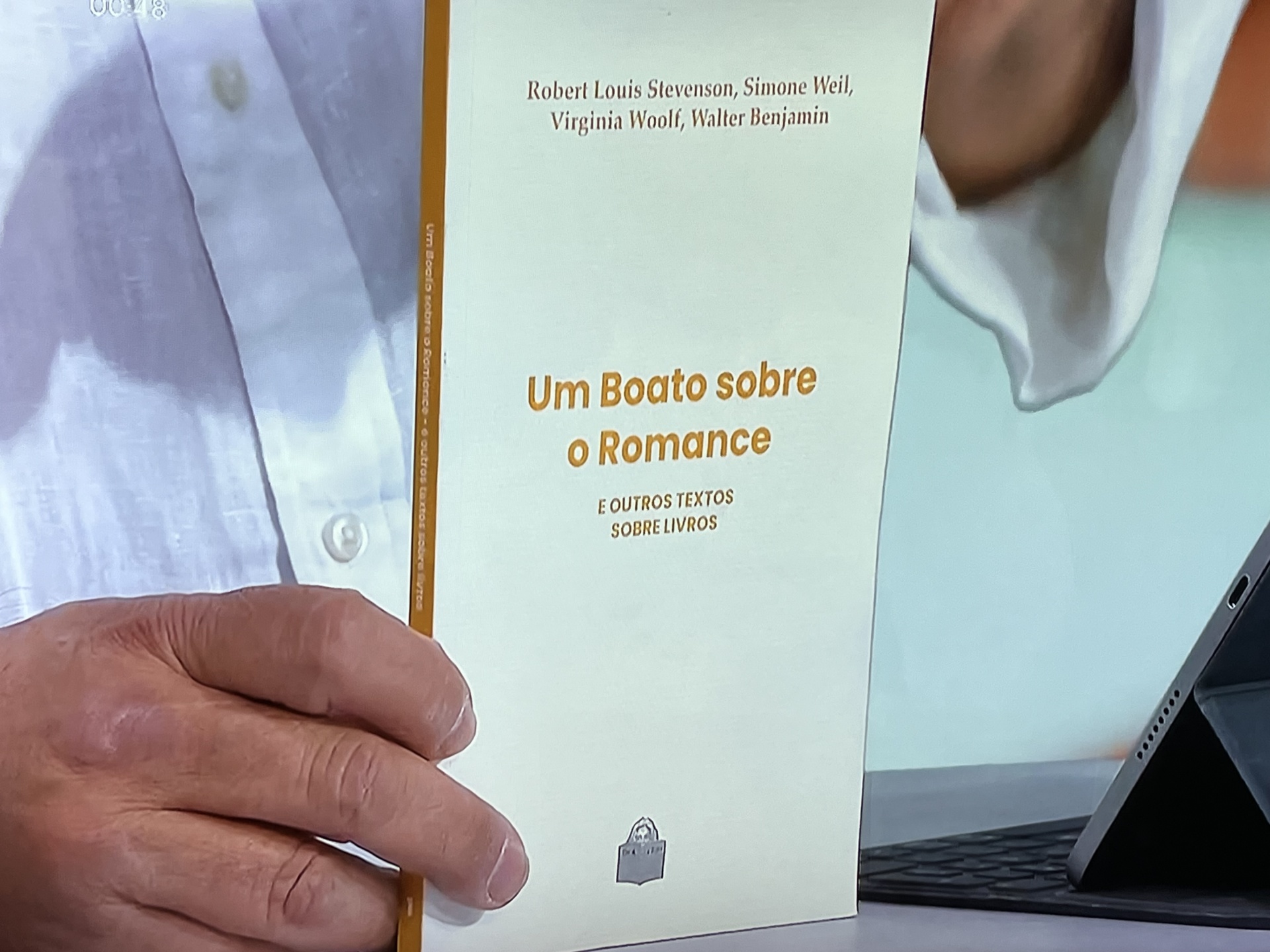 Um boato sobre o romance em destaque no Programa Cujo Nome Estamos Legalmente Impedidos de Dizer