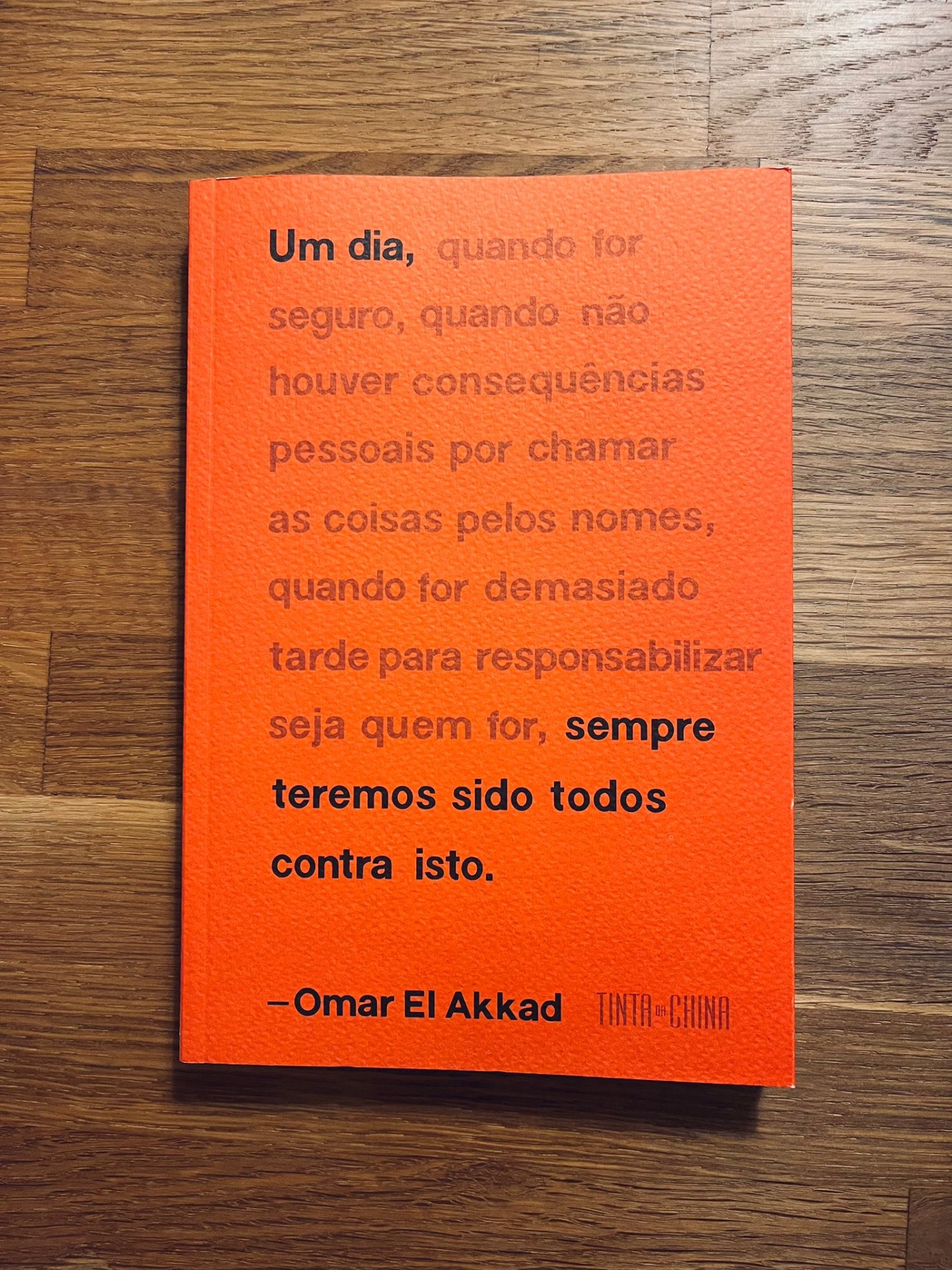 Um Dia, Sempre Teremos Sido Todos Contra Isto - de Omar El Akkad Um Dia, Sempre Teremos Sido Todos Contra Isto - de Omar El Akkad