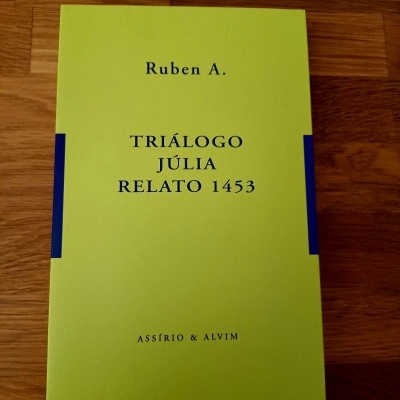 Triálogo - Júlia - Relato 1453, de Ruben A.