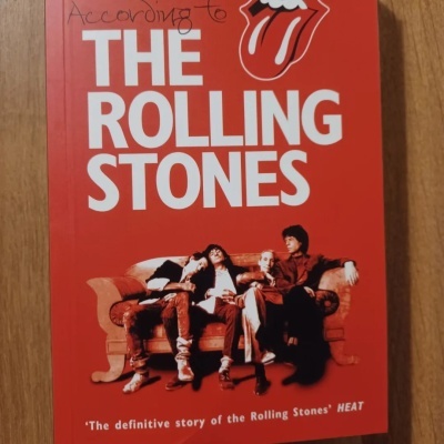 According To The "Rolling Stones", de Keith Richards, Charlie Watts e Ronnie Wood