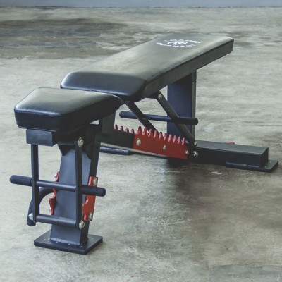 Banco de treino ajustável com assento preto e estrutura metálica