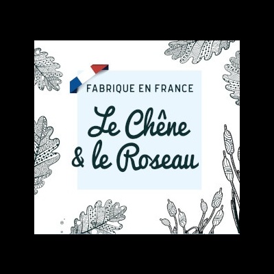 Texto 'FABRIQUE EN FRANCE Le Chêne & le Roseau' com ilustrações de folhas e caules