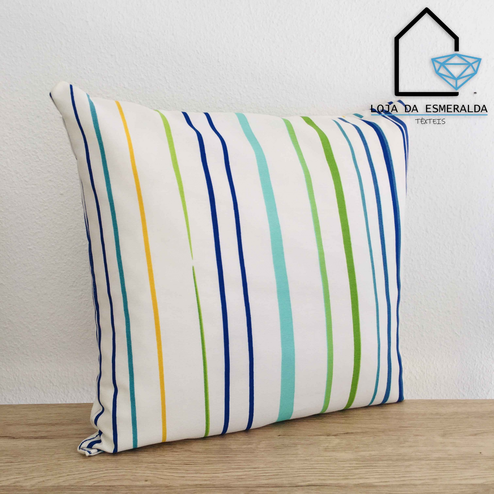 Almofada Multicor com Riscas