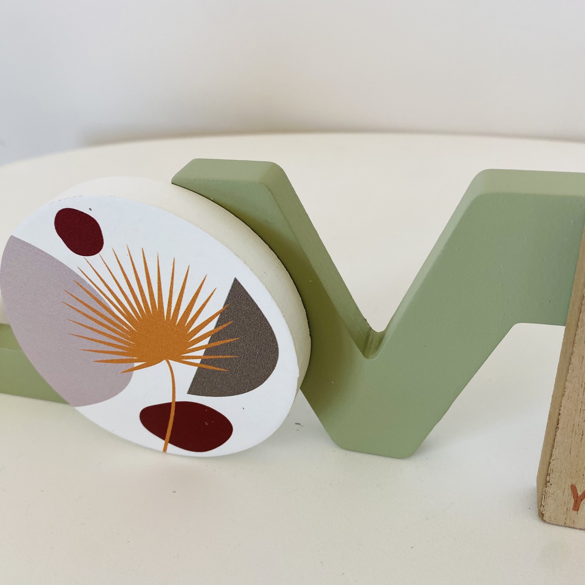 Placa Love  - C30xL1xA8.5CM - Castanho Branco Verde