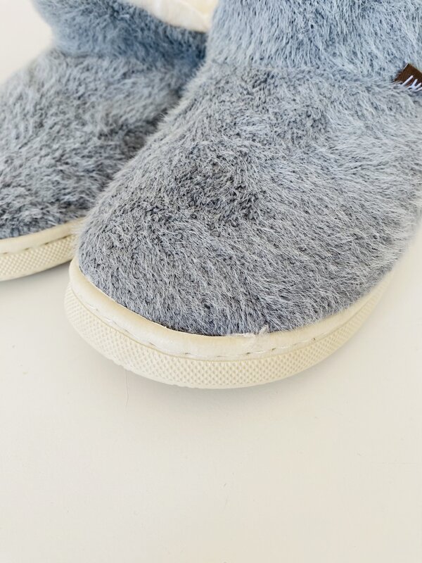 Pantufas Cinza Macias – Pantufas de Pelo para Uso Doméstico