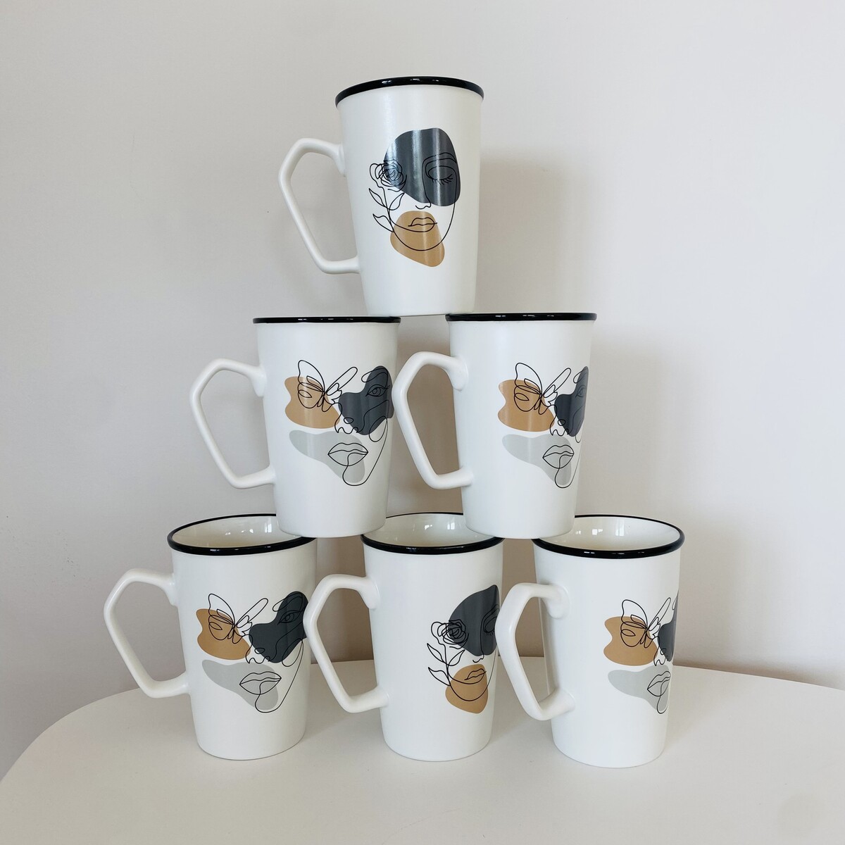 Caneca c/ Caras - Cerâmica 420ml