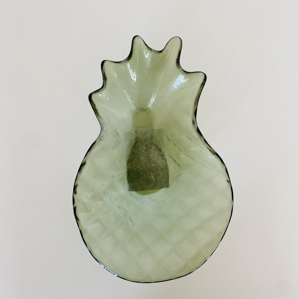 Prato decorativo de vidro verde em forma de ananás