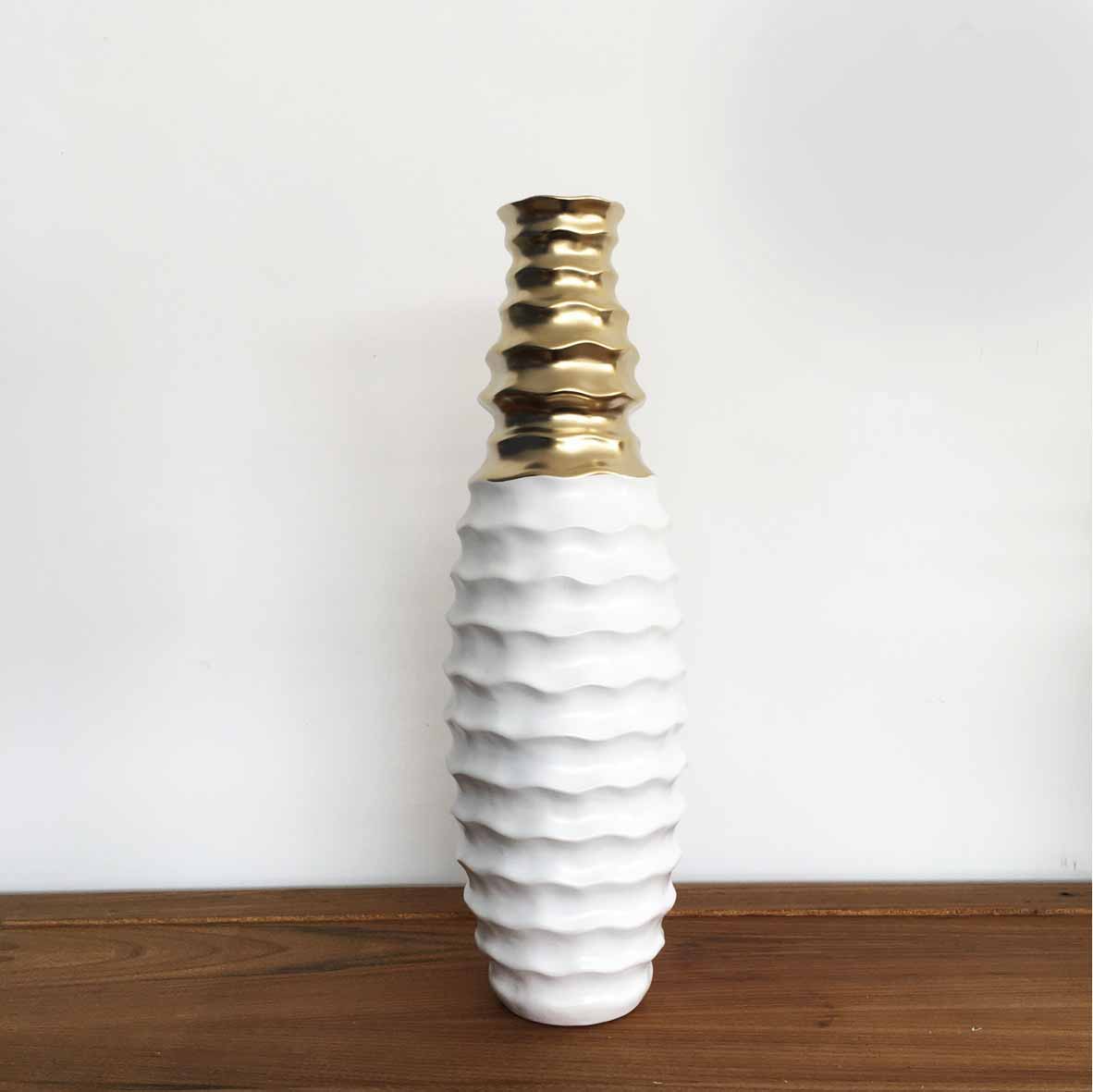 Jarra Decorativa Branca e Dourada