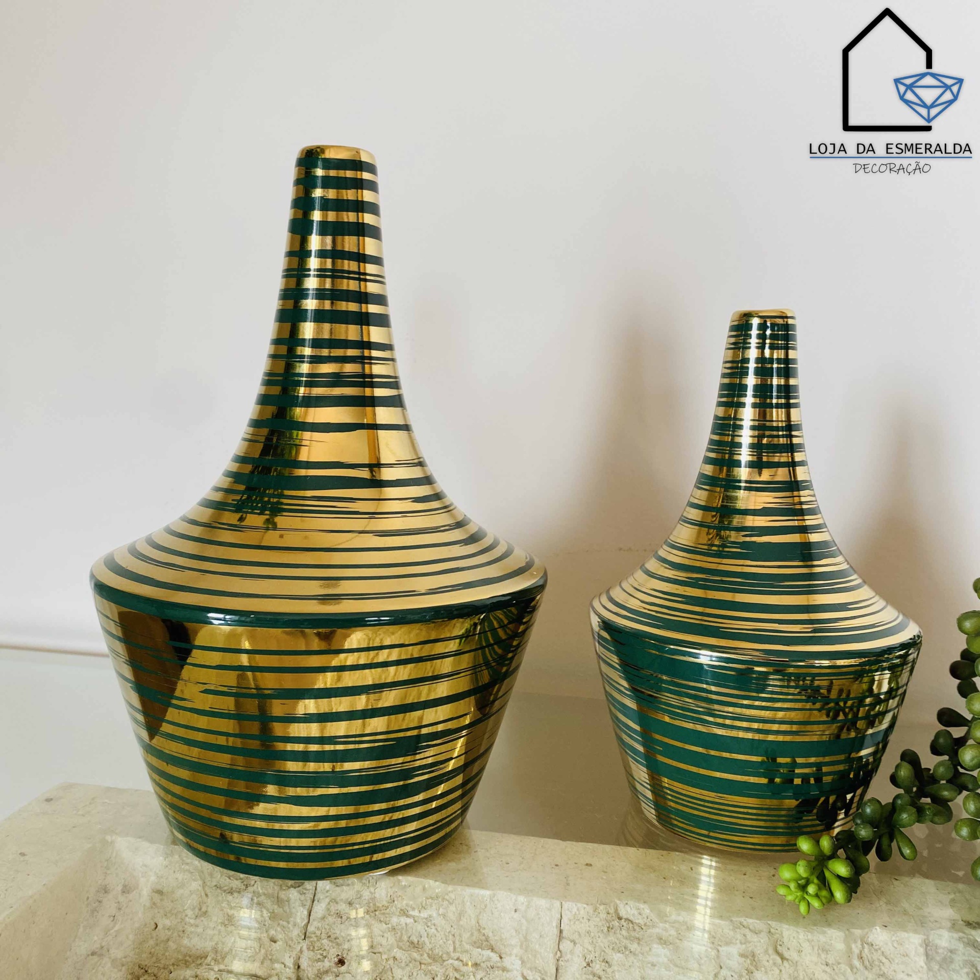 Jarra Verde Escuro e Dourado