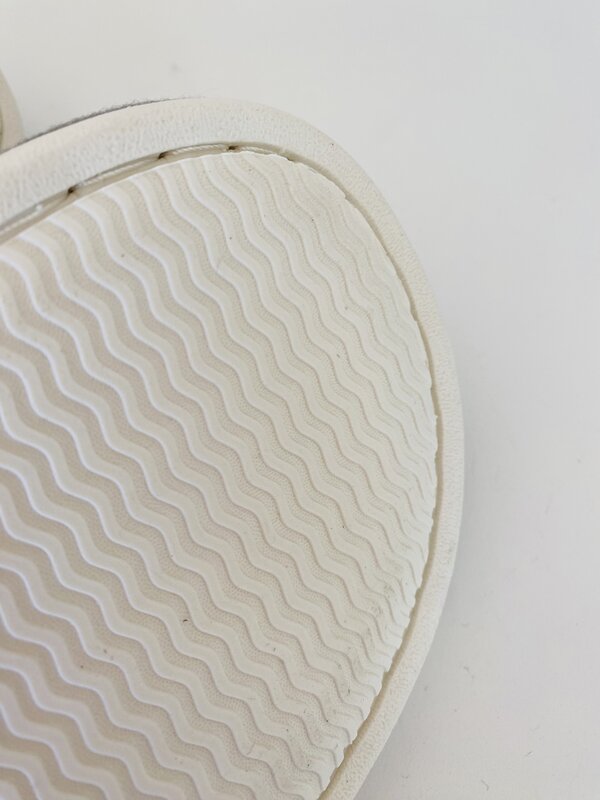 Chinelos de quarto na cor cinza em Pelo para Uso Doméstico