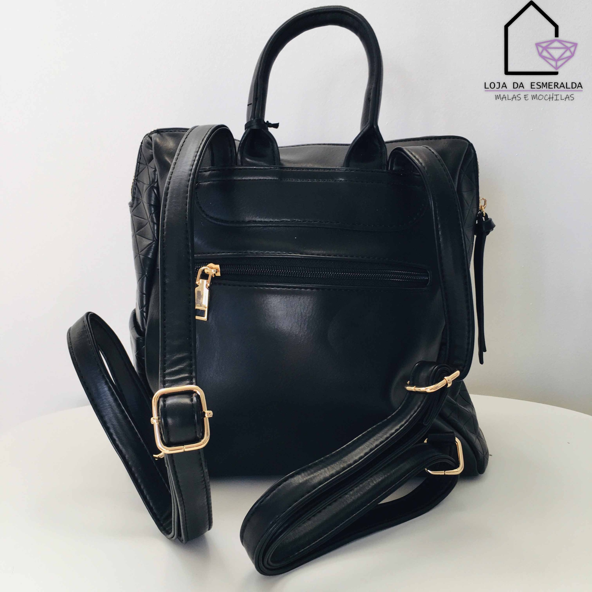 Mochila com Textura e Fecho Exterior - C28xL12xA28CM