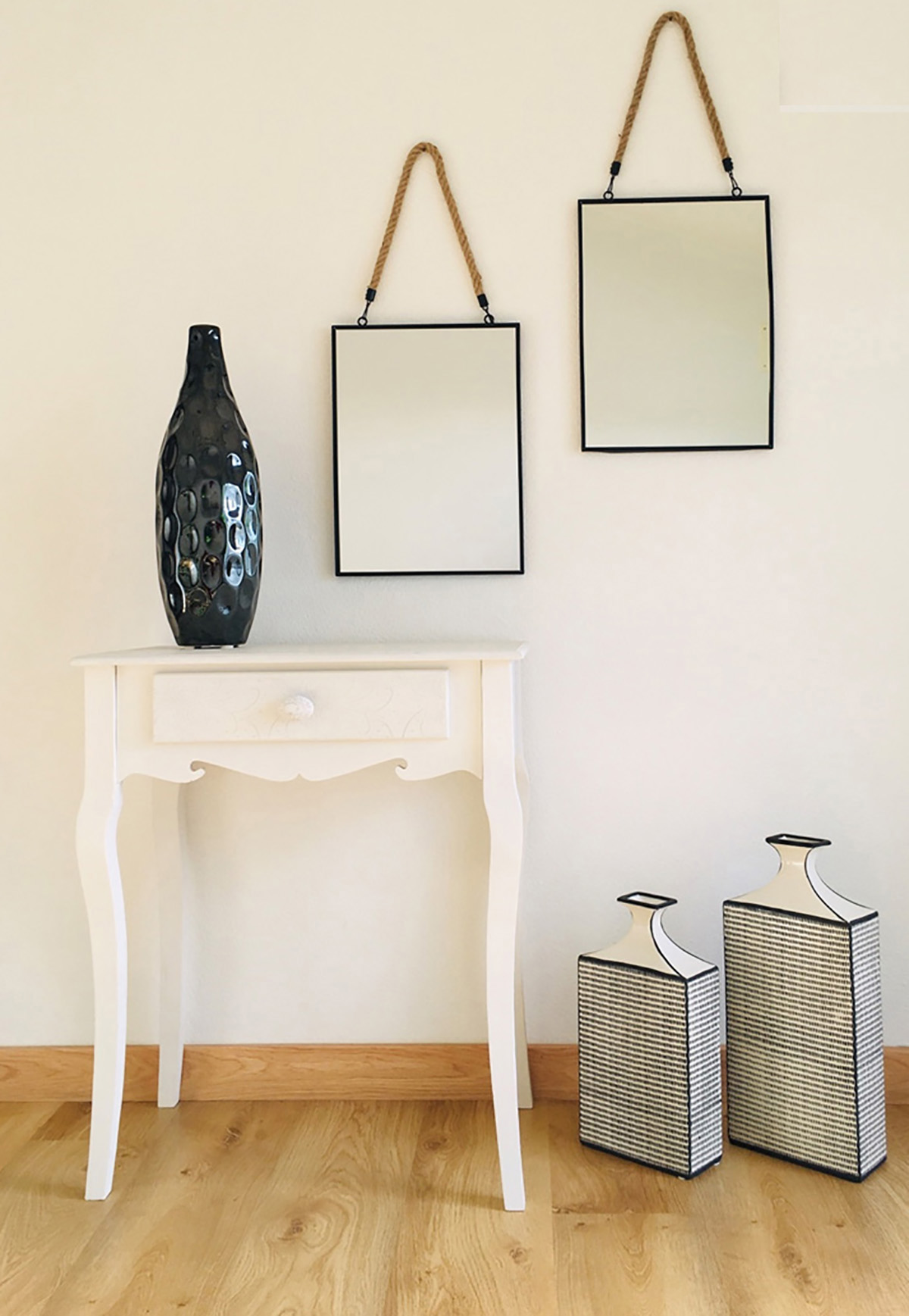 Consola em Branco Trabalhada