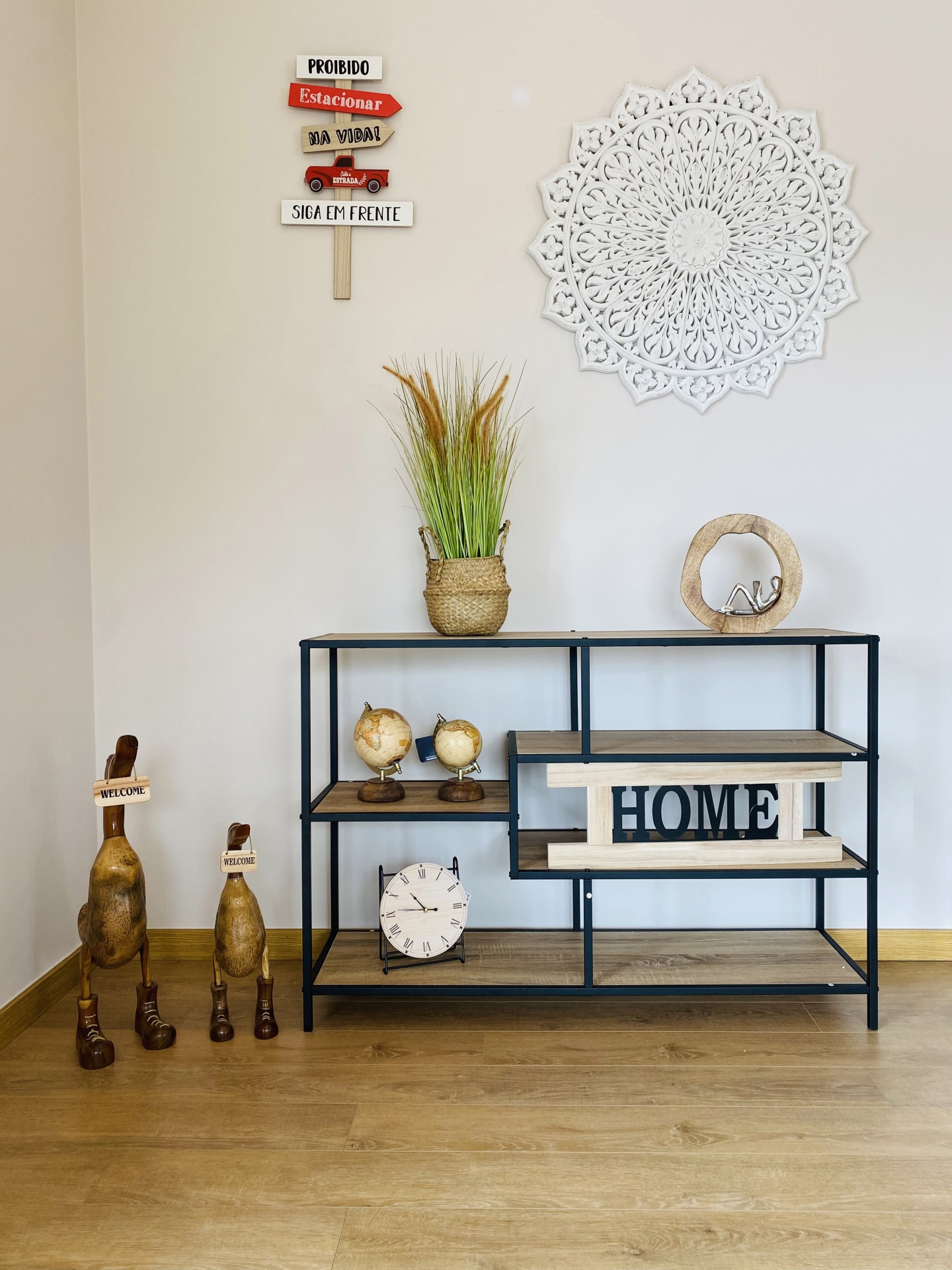 Placa Home cabideiro - C60xL1.5xA21.5CM - Madeira e Metal