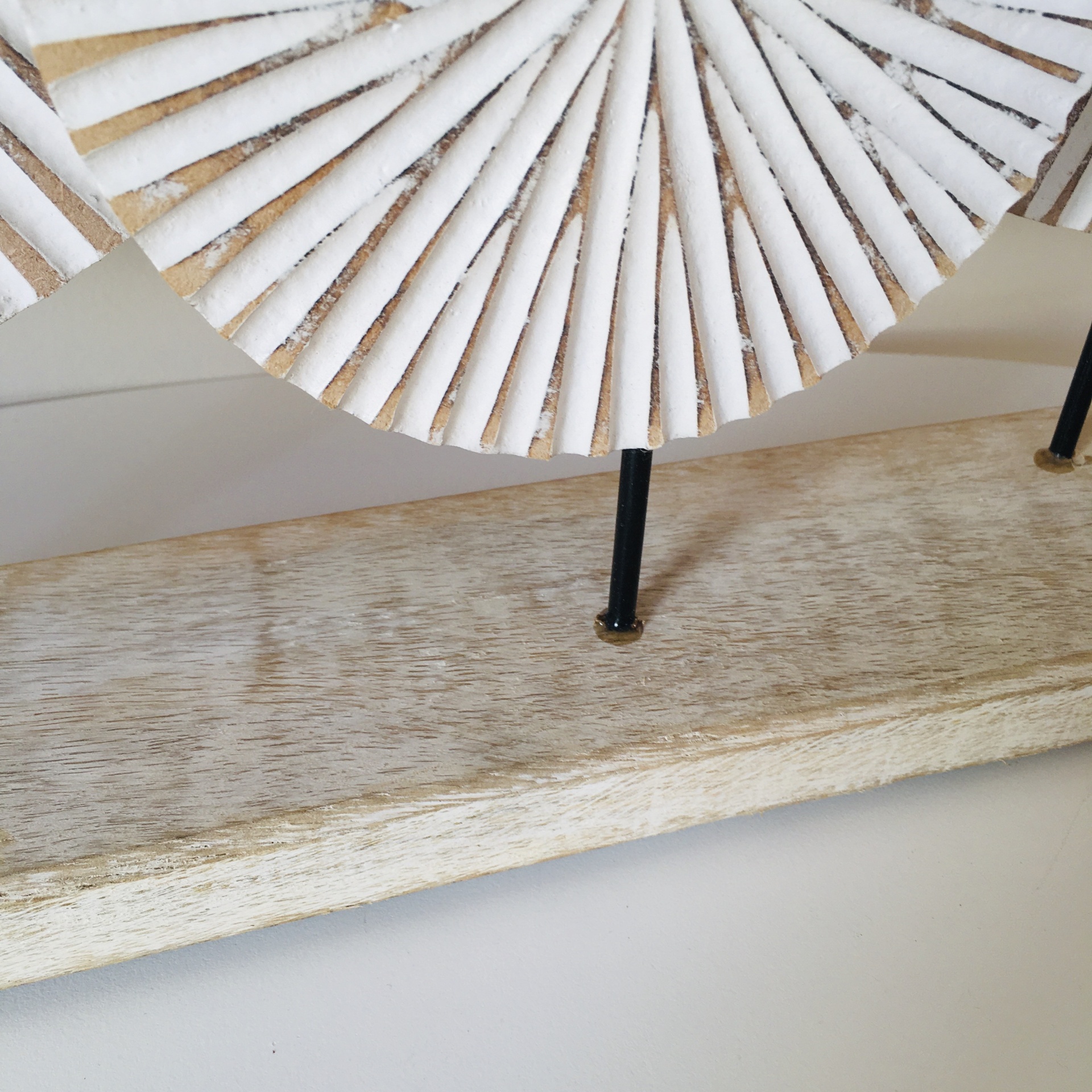 Peça Decorativa c/ Base | 3 Círculos | Madeira | 53x8x37CM