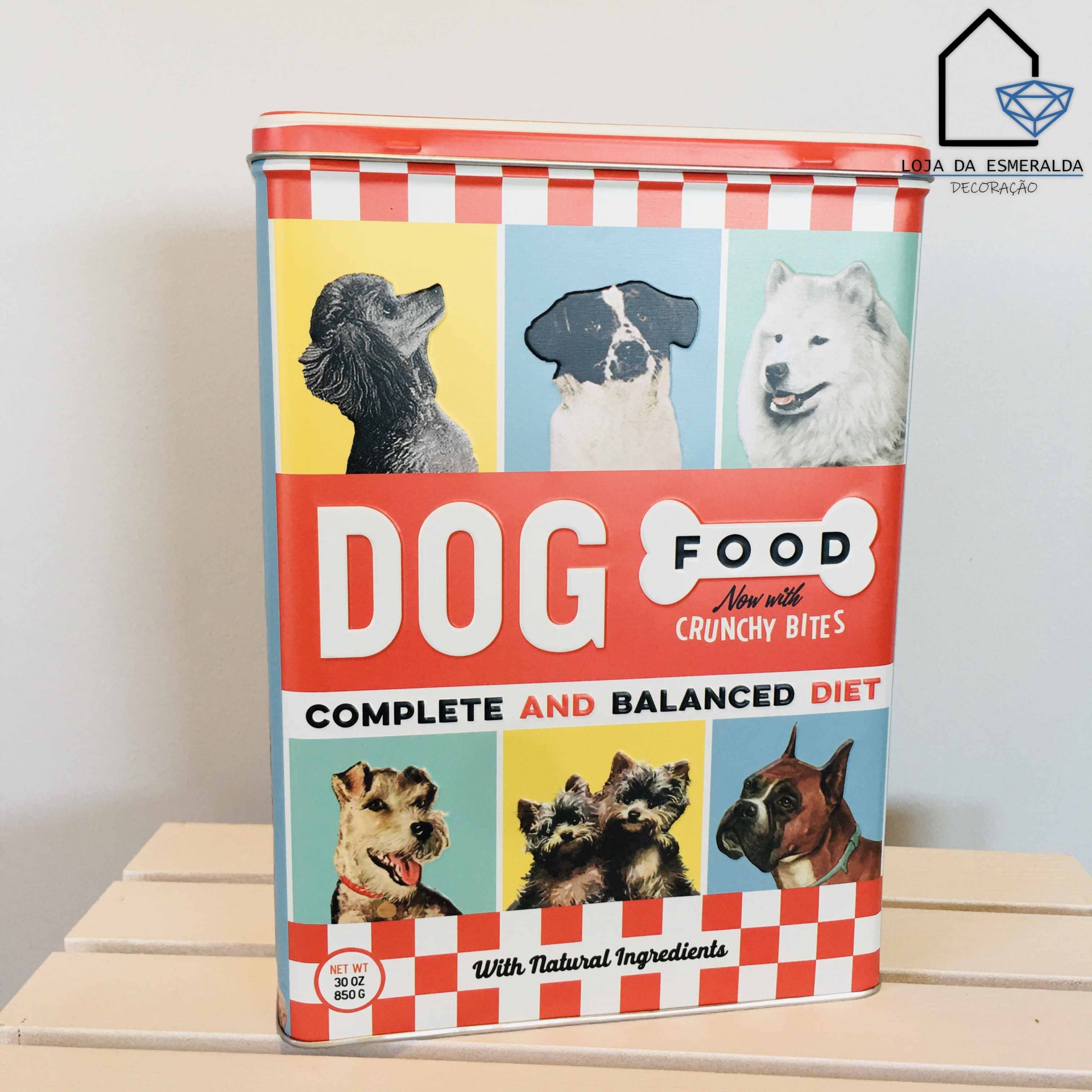 Lata metálica colorida com imagens de cães e texto de ração para cães