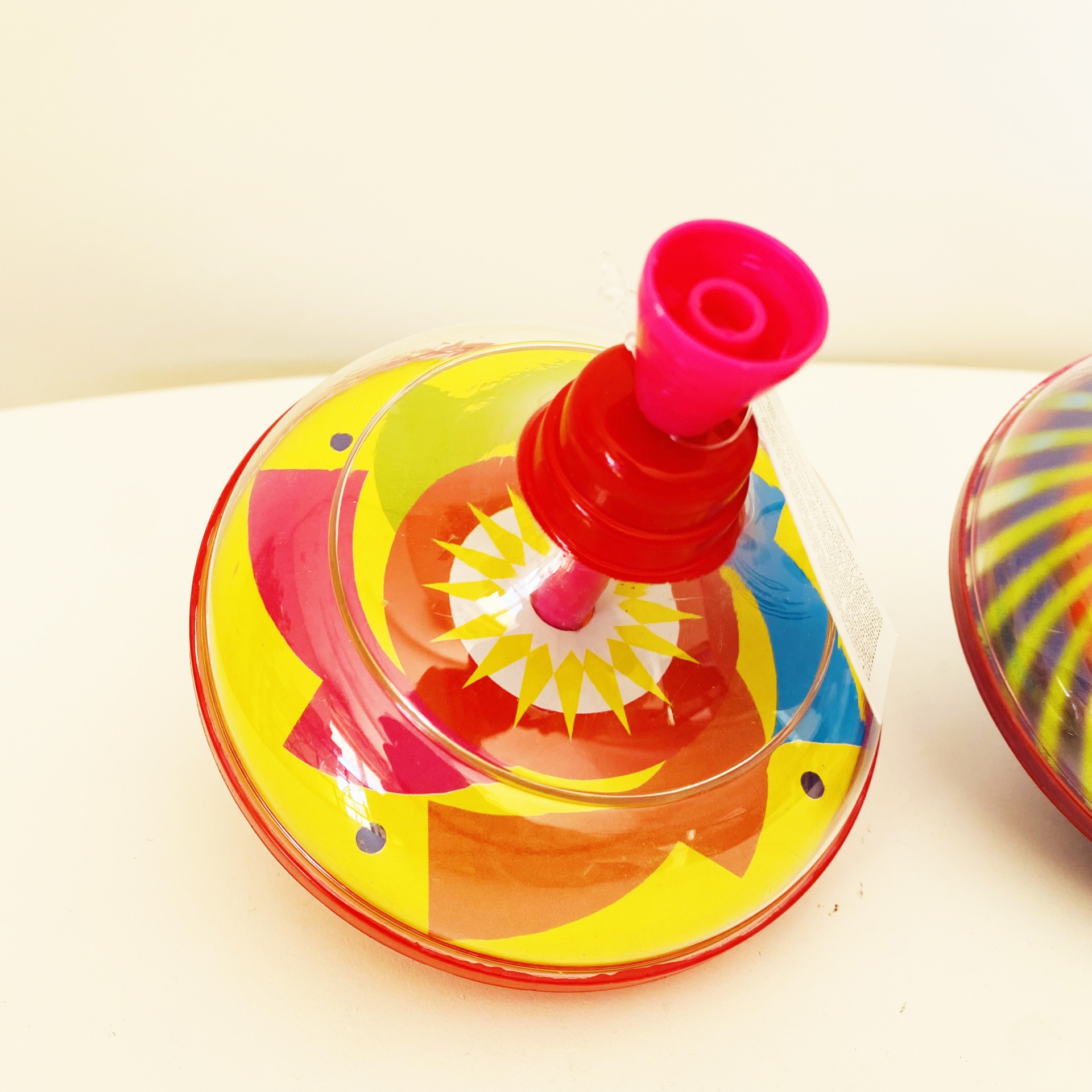 Brinquedo - Pião Multicolor 11CM - Mais de 3 Anos