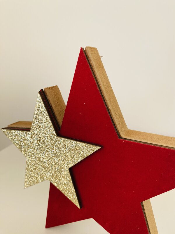 ⭐ Decoração de Estrelas Natalícias – Vermelho & Dourado
