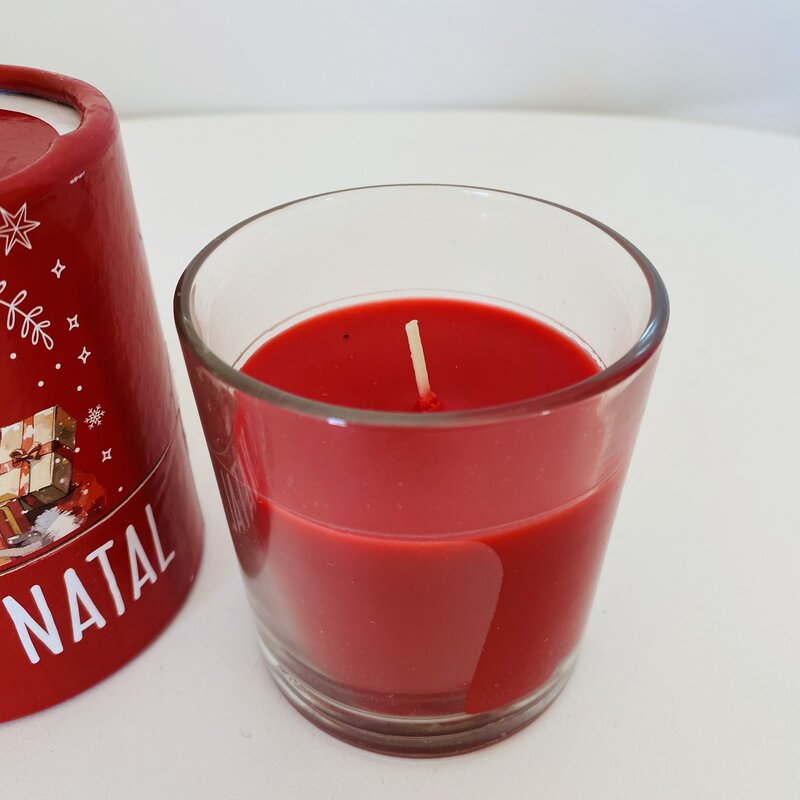 Vela alusiva ao Natal de frutos vermelhos