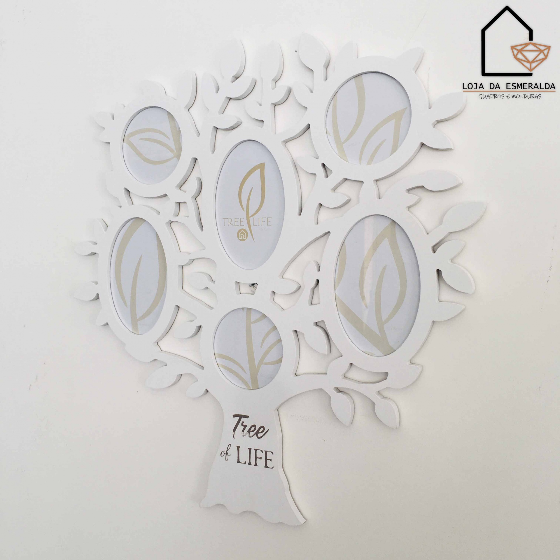 Moldura branca em forma de árvore da vida com cinco espaços para fotos e texto 'Tree of LIFE' na base