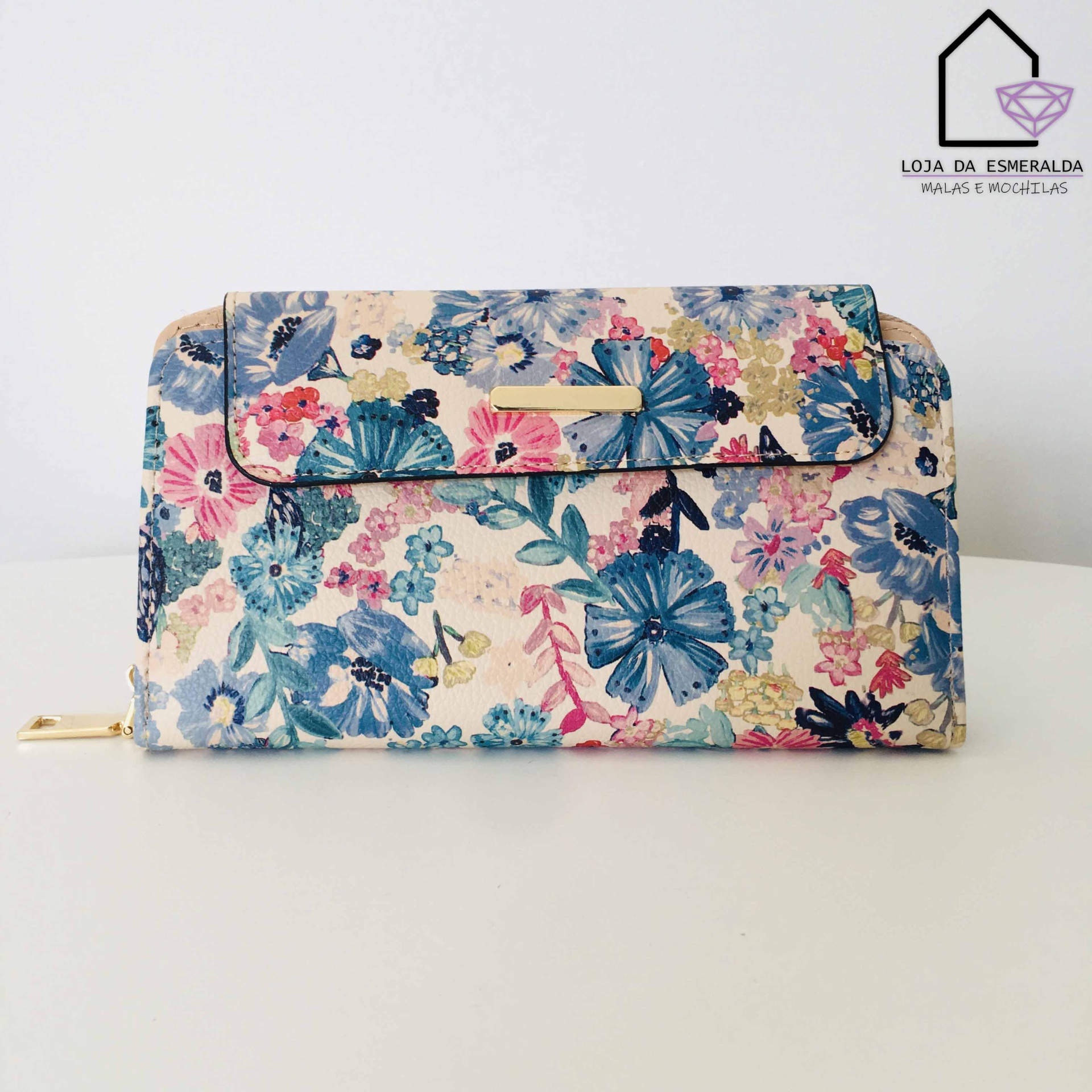 Carteira com estampado floral c/ divisórias para cartões e porta-moedas. Fecho ziper - C20xL3xA11CM