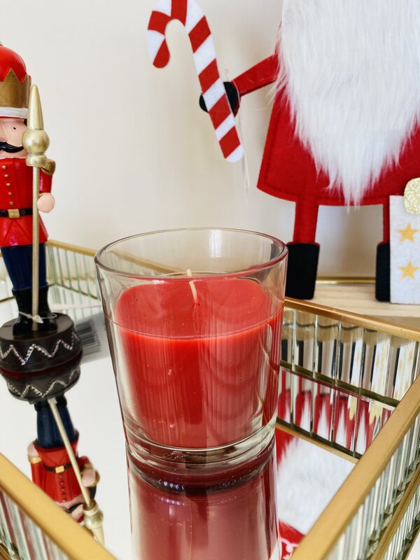 Vela alusiva ao Natal de frutos vermelhos