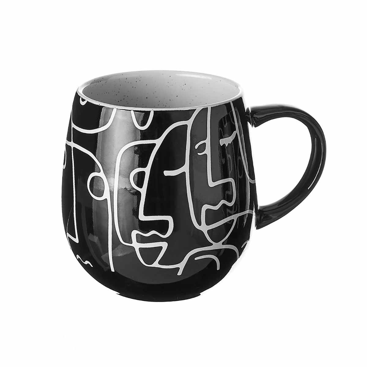 Caneca preta com padrão branco de rostos estilizados