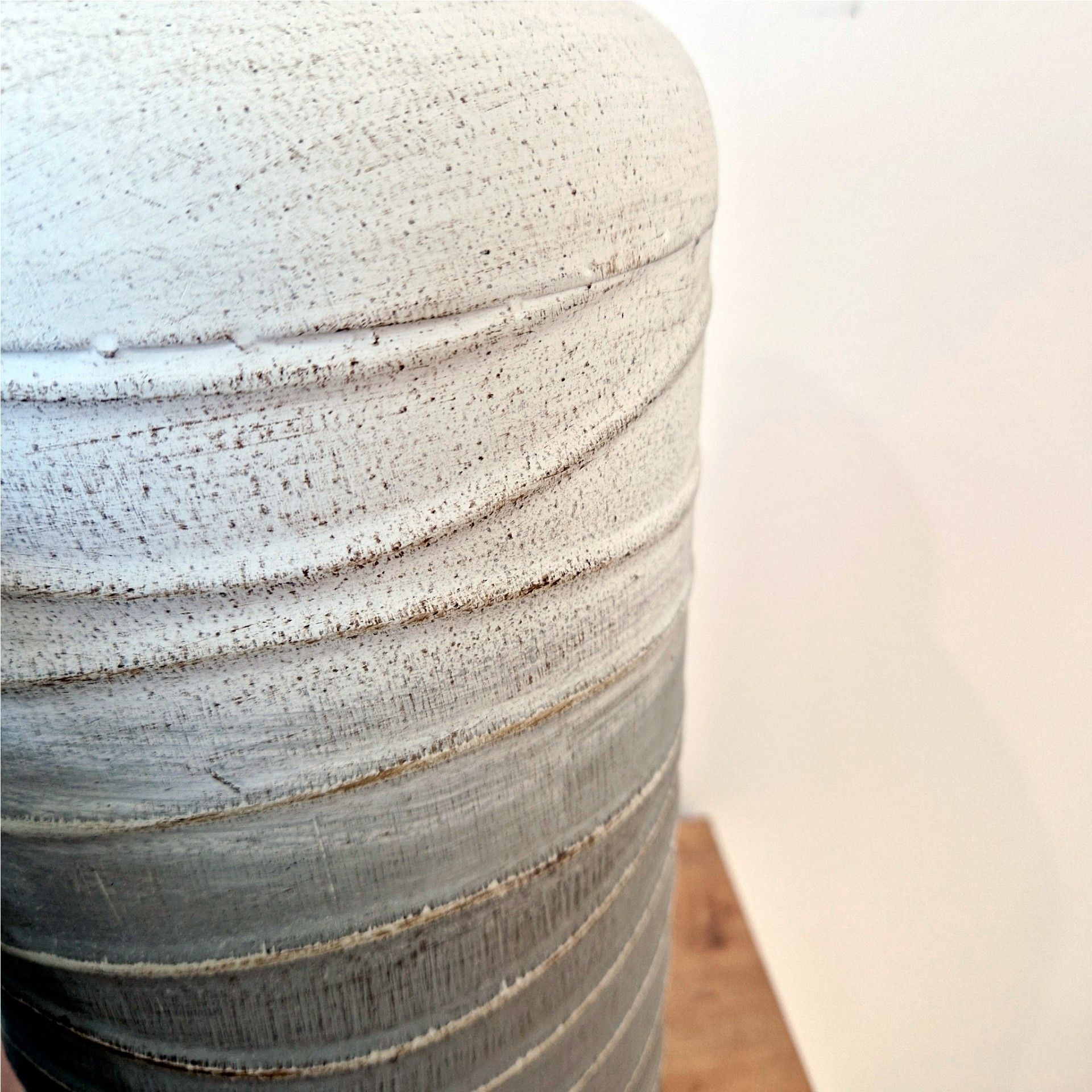 Jarras Decorativas - Metal - Branco e Cinza