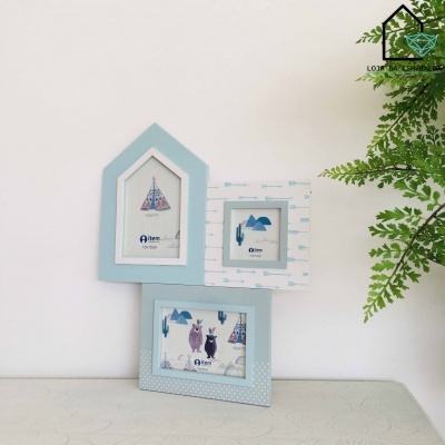 Três molduras de fotos decorativas em tons de azul e cinza com imagens de tenda, cacto e bichos, junto a uma planta verde.