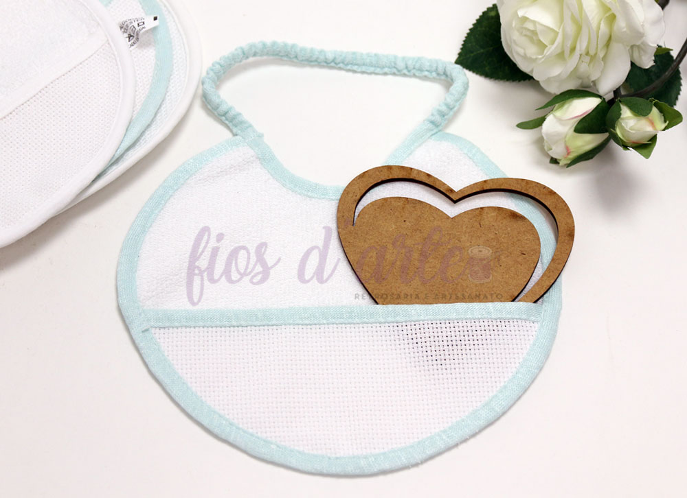 Babete redonda plastificada para bordar ponto cruz Babete redonda plastificada para bordar ponto cruz