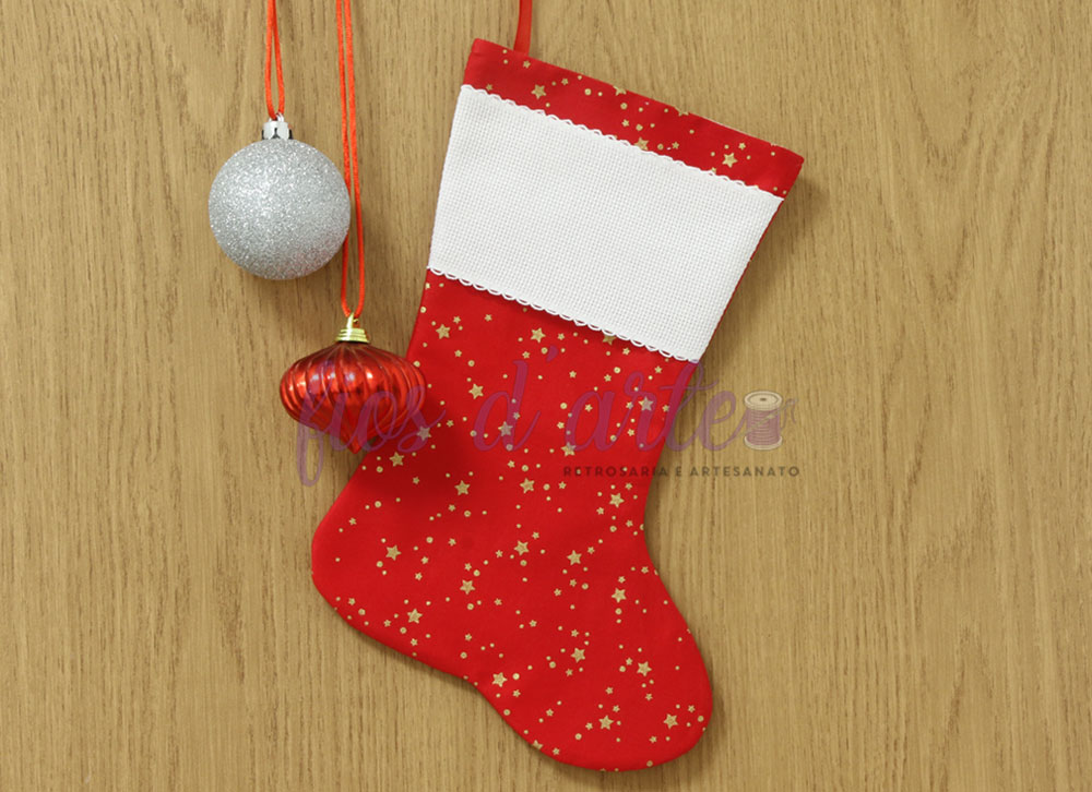 Bota/ Meia de Natal em tecido para bordar ponto cruz #110 (Fios d'arte) Bota/ Meia de Natal em tecido para bordar ponto cruz #110 (Fios d'arte)