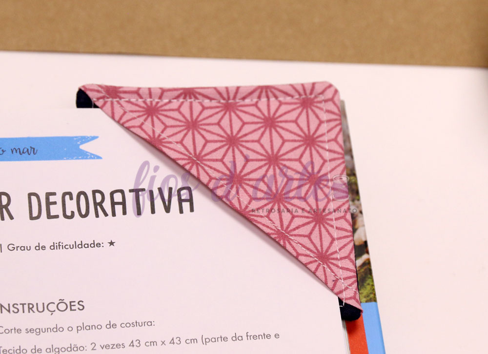 Marcador de livros de canto em tecido #010 (rosa geométrico) Marcador de livros de canto em tecido #010 (rosa geométrico)