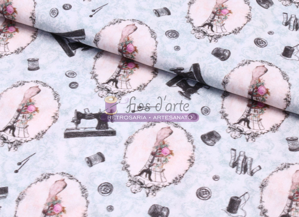 Tecido padrão vintage com ilustrações femininas e elementos de costura em tons pastel e preto