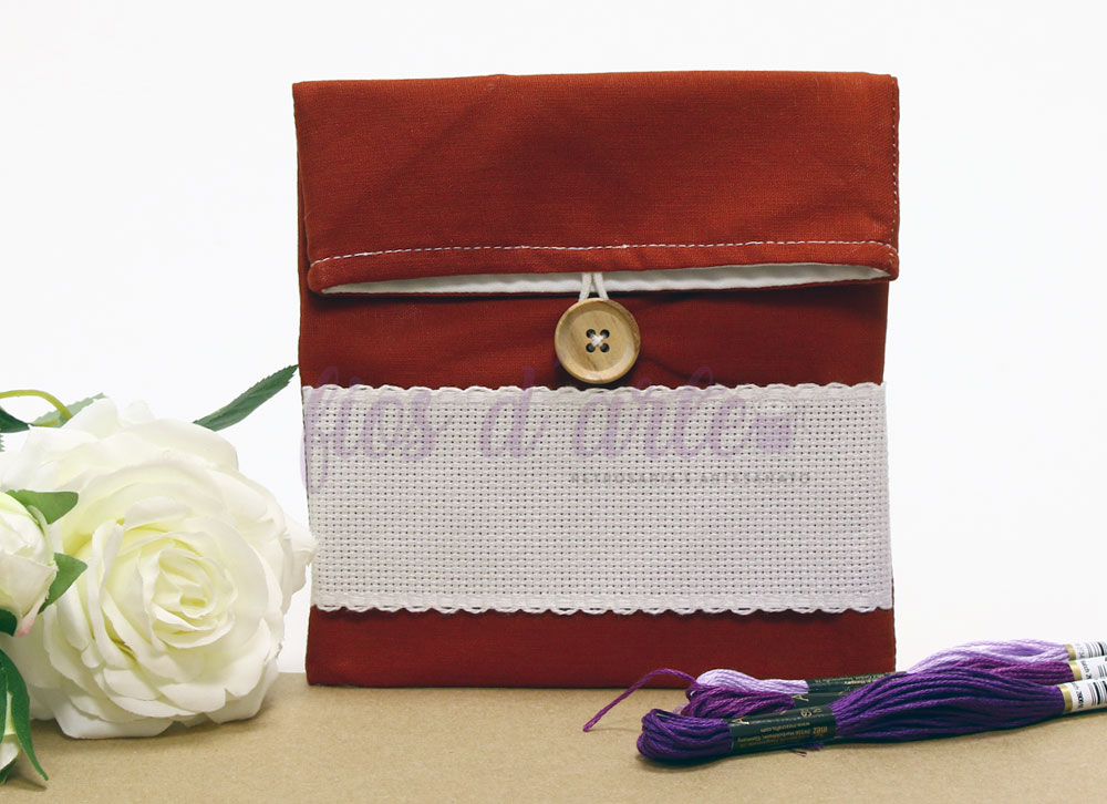 Bolsa Multiusos lisa com quadrilé para bordar ponto cruz (14x15cms) - tijolo Bolsa Multiusos lisa com quadrilé para bordar ponto cruz (14x15cms) - tijolo