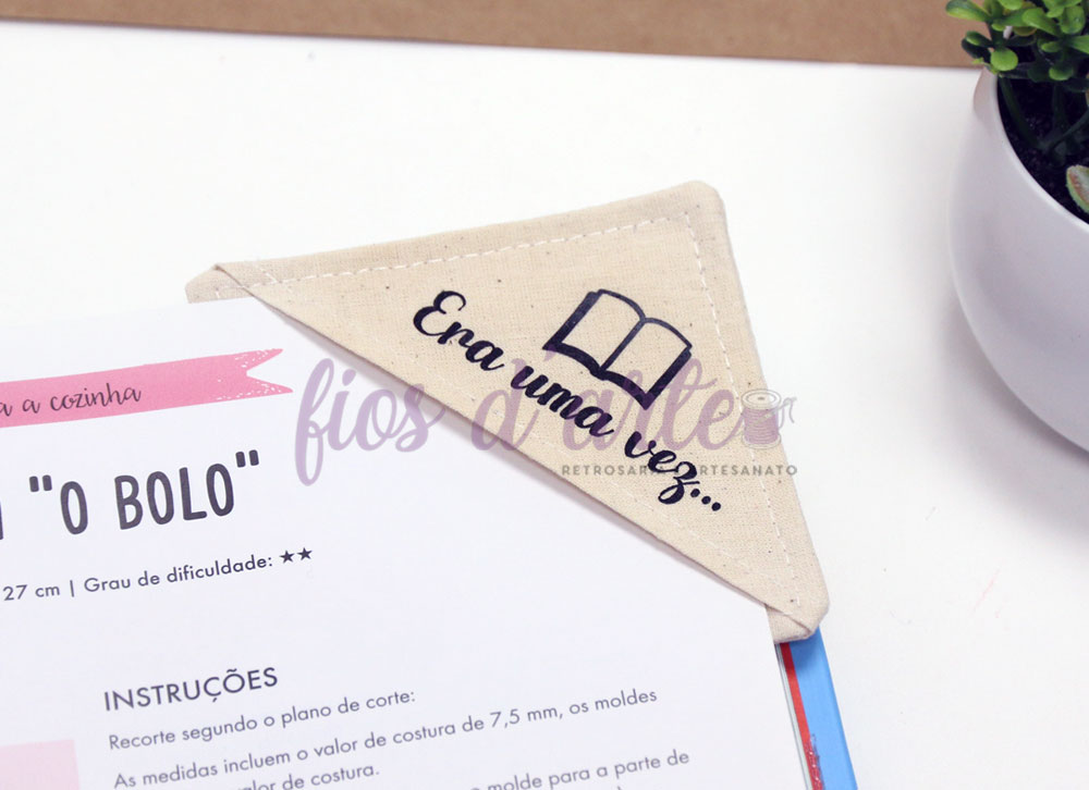 Marcador de livros de canto em tecido cru #004 (Era uma vez...) Marcador de livros de canto em tecido cru #004 (Era uma vez...)