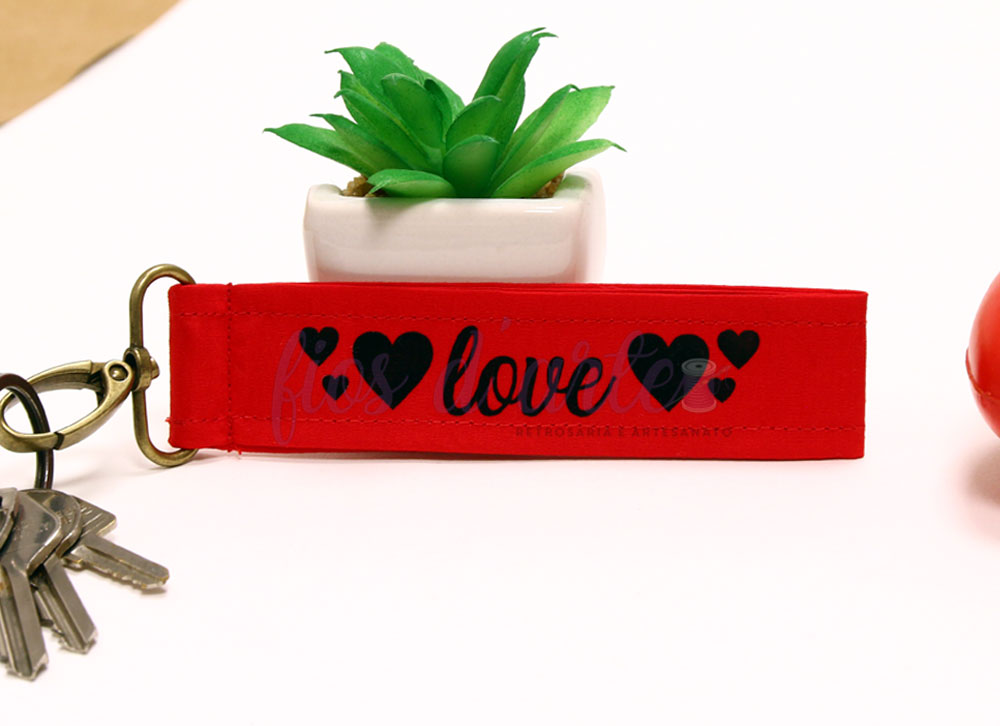 Porta-chaves em tecido Love 🖤 II (tecido vermelho) Porta-chaves em tecido Love 🖤 II (tecido vermelho)