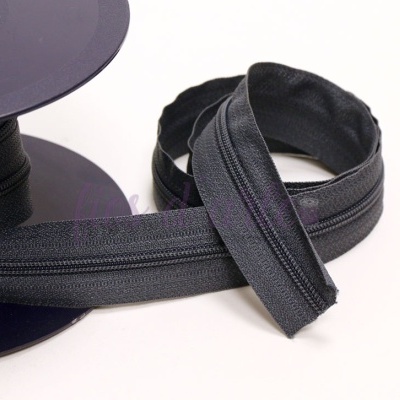 Fita de fecho éclair preta em rolo com dentes metálicos