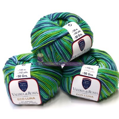 Três novelos de lã multicolorida com etiquetas VALERIA DI ROMA LANA ECO LUNA
