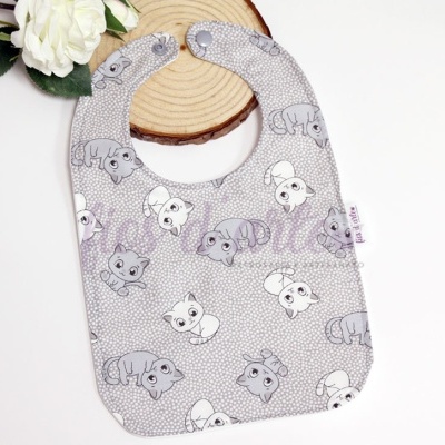 Babete com turco plastificado - gatinhos (Fios d'arte) Babete com turco plastificado - gatinhos (Fios d'arte)