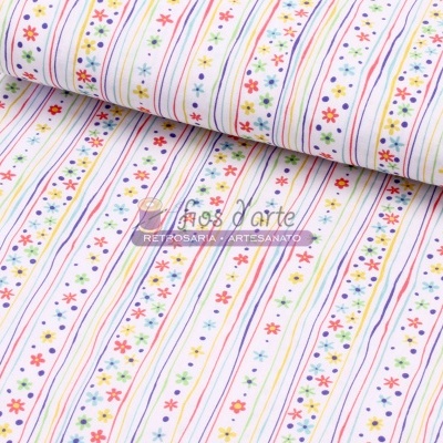 Tecido branco com riscas coloridas finas e pequenas flores coloridas