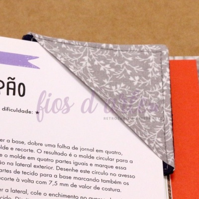 Marcador de livros de canto em tecido #013 (florzinhas cinzentas)