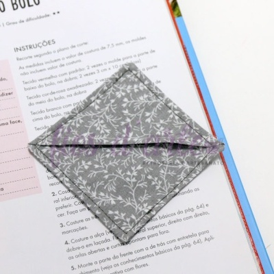 Marcador de livros de canto em tecido estampado #001 (florzinhas)