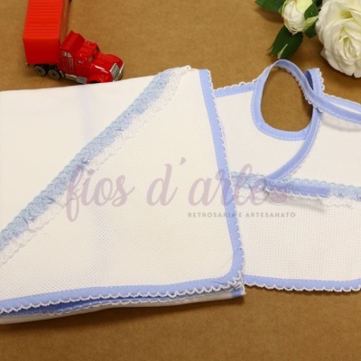 Conjunto Babete e Fralda para bordar ponto cruz (Folhinhos)