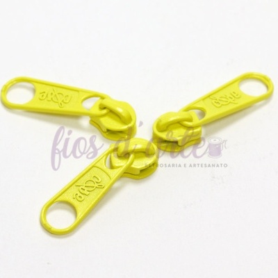 Fechos de zíper amarelos em metal com puxadores ovais